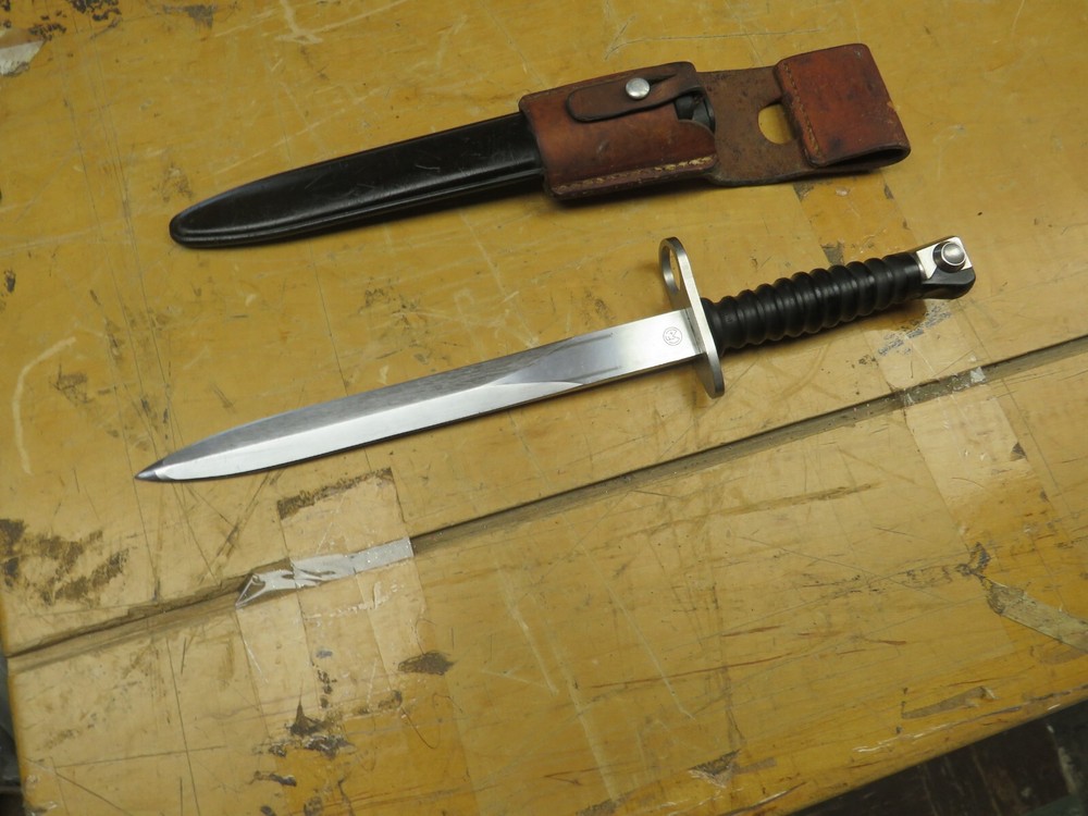 Swiss Military Bayonet scabbard & frog