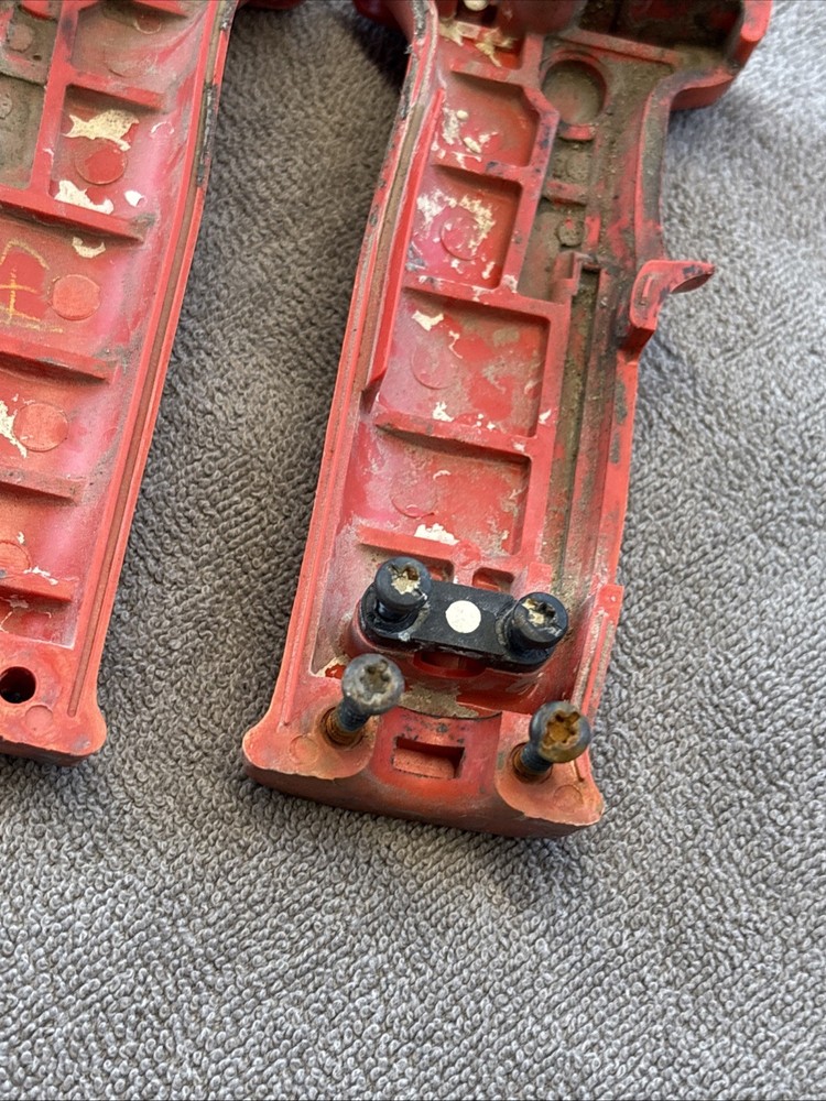 Hole Hang 1675-1 Plastic Handle Used.