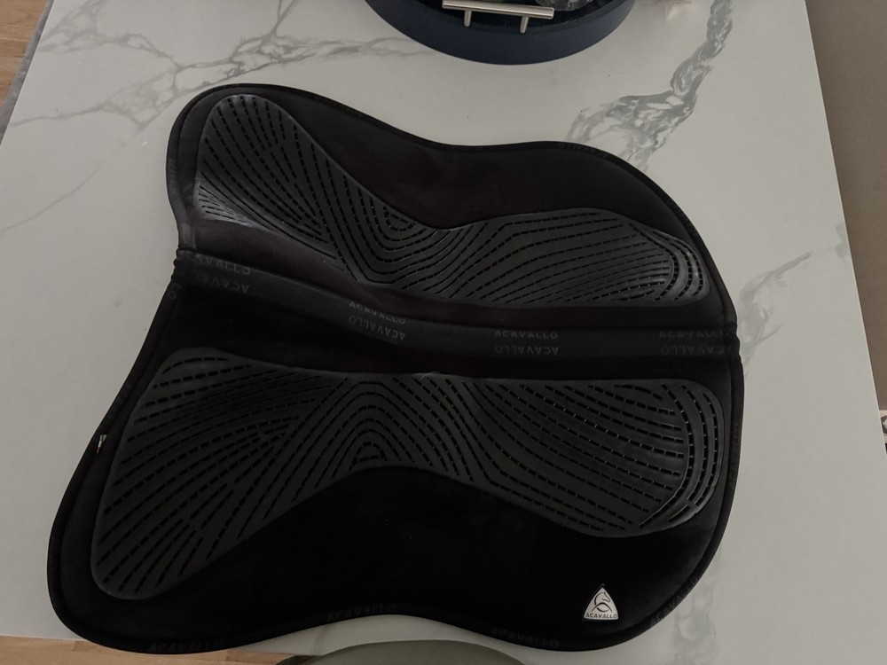 Acavallo Gel & Memory Foam Half Pad - Black