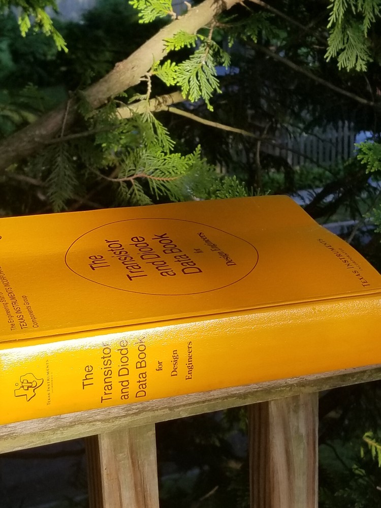 VINTAGE 1973 TEXAS INSTRUMENTS DATA BOOK ELECTRIC TRANSISTOR AND DIODE