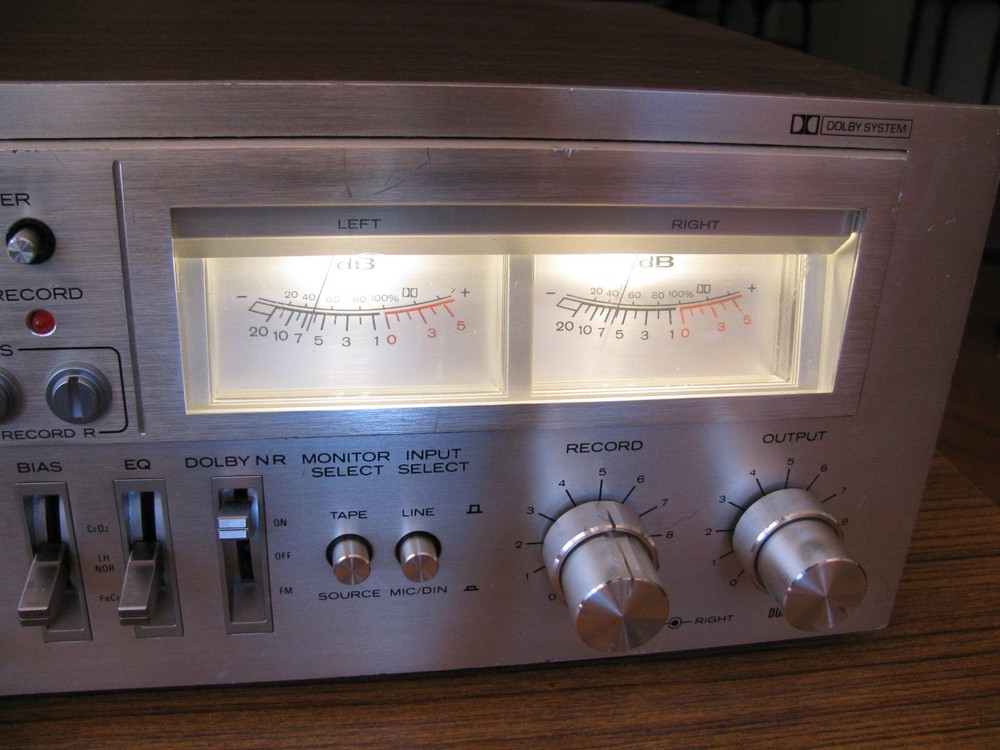 Hitachi D-850 3 Head Cassette Deck Recorder New Belts Partial Function Works