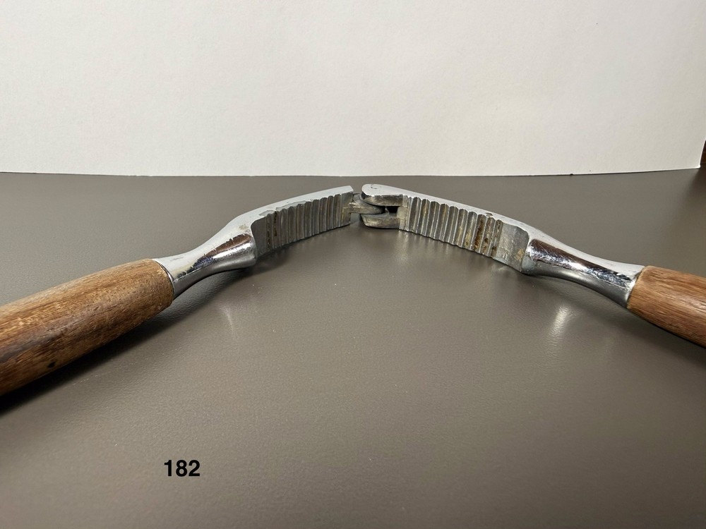 Nutcracker With Wood Handle 6.75”