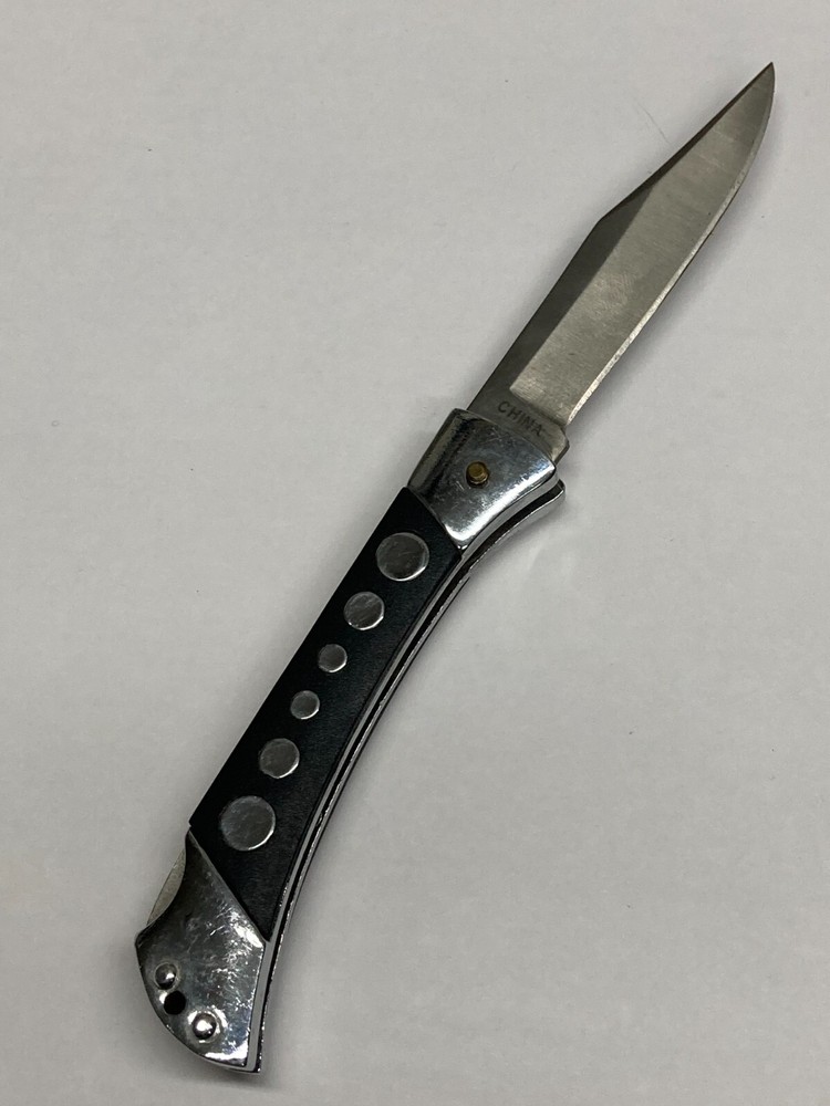 Sleek Black Folding Lockback Knife w/Plain Blade PK9516BK