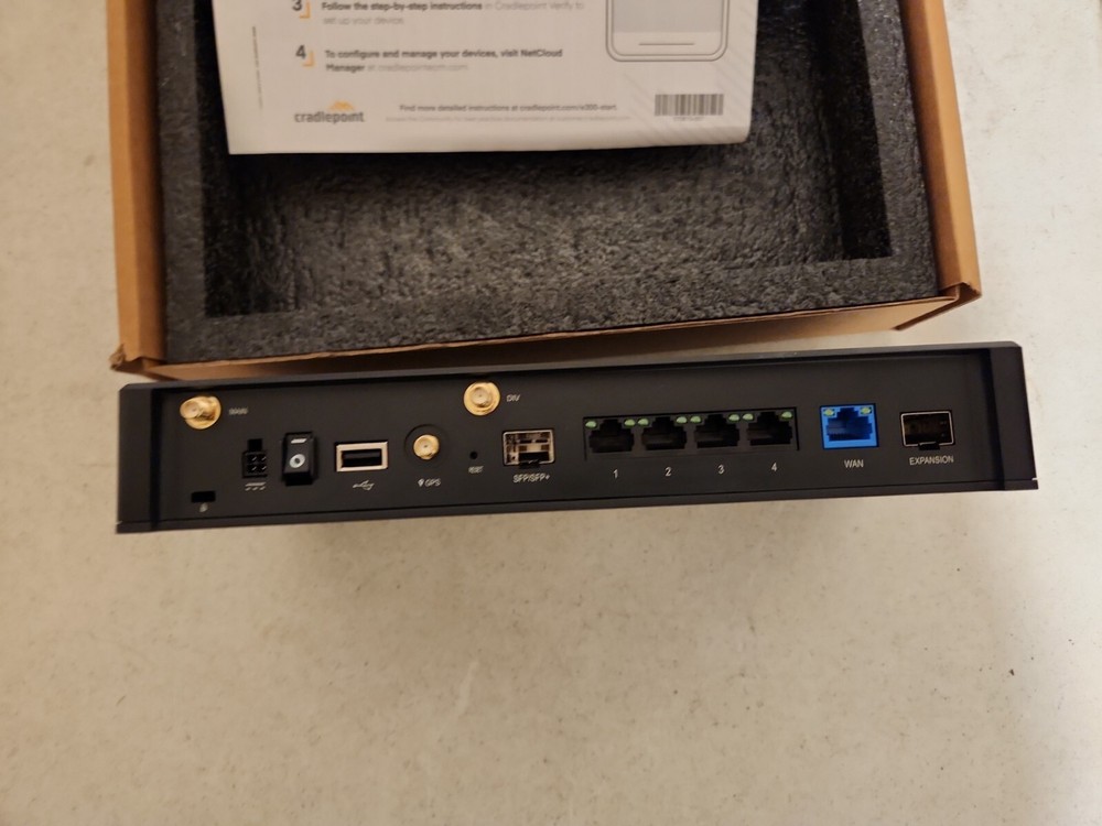 Cradlepoint E300 Series Router 300 Mbps