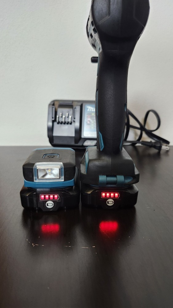 Rare Makita 12v BRUSHLESS Drill/Driver Kit with a compact worklight (Imported)