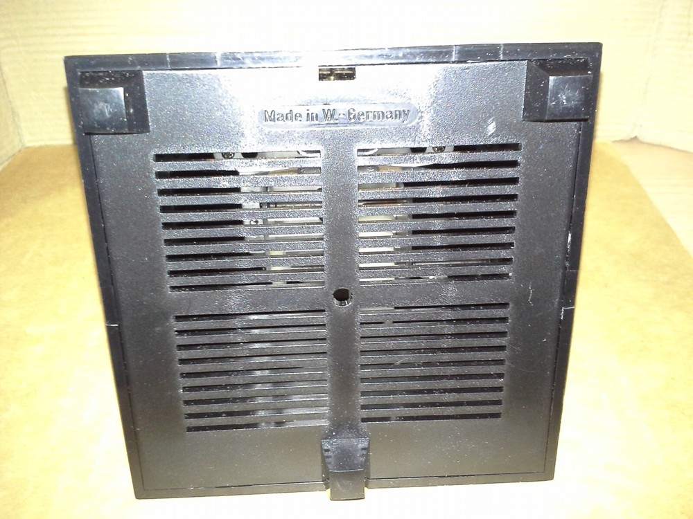 vintage. Wittner Plastic wind-up Black Metronome. Missing front Cover. Beautiful