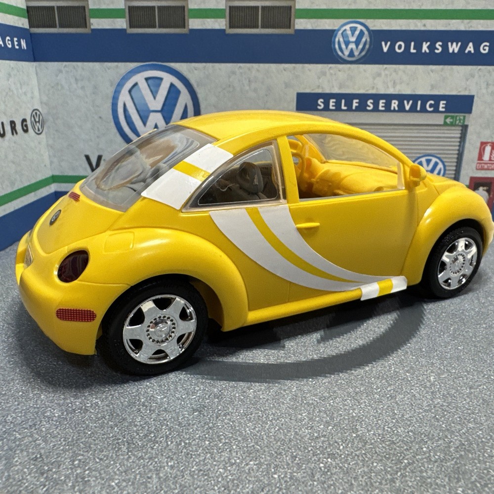 1:24 Scale Plastic Volkswagen Bug California BUGGING