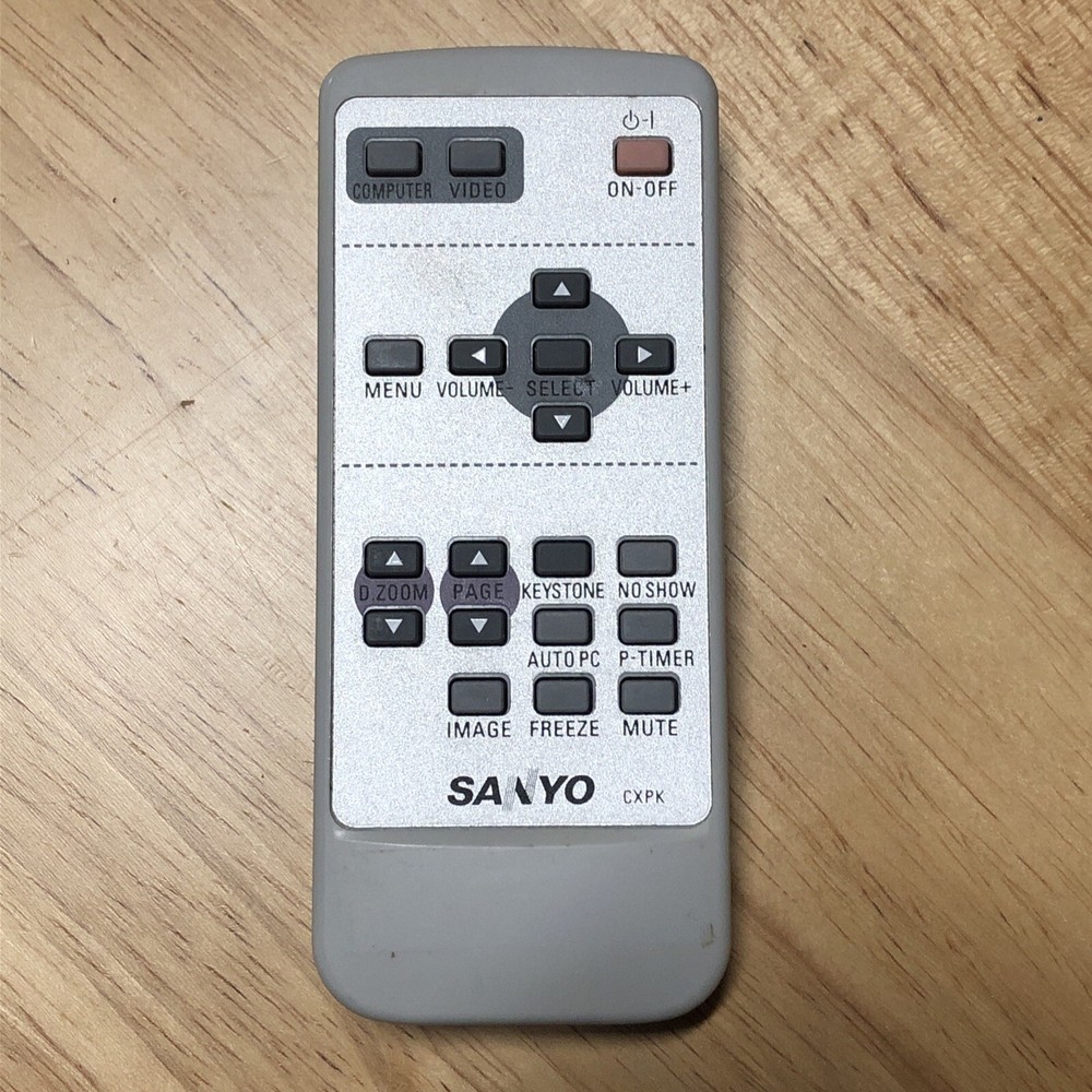 Sanyo PLC-XU48 Pro XtraX Multiverse Projector