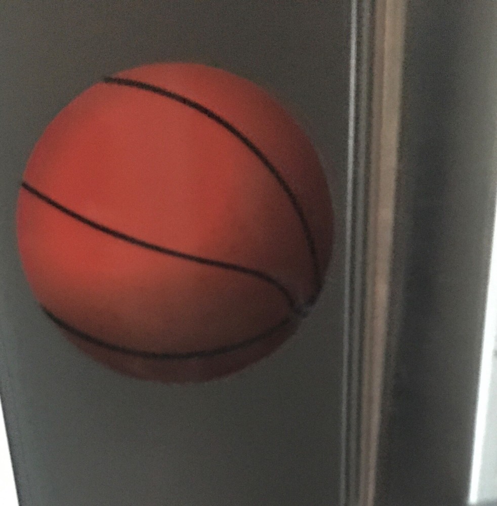 Basketball magnet
