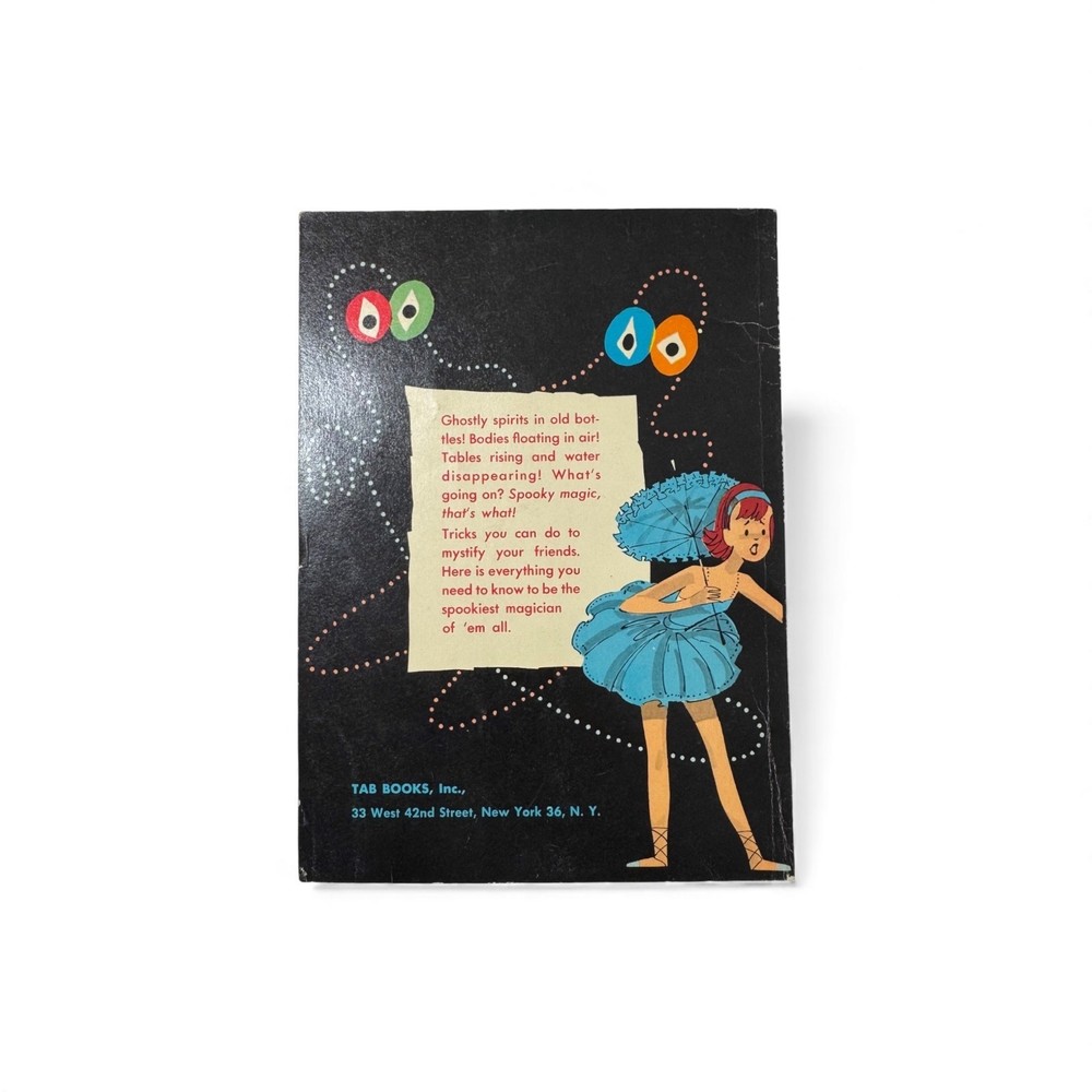 SPOOKY MAGIC BY LARRY KETTELKAMP / Vintage Magic Book