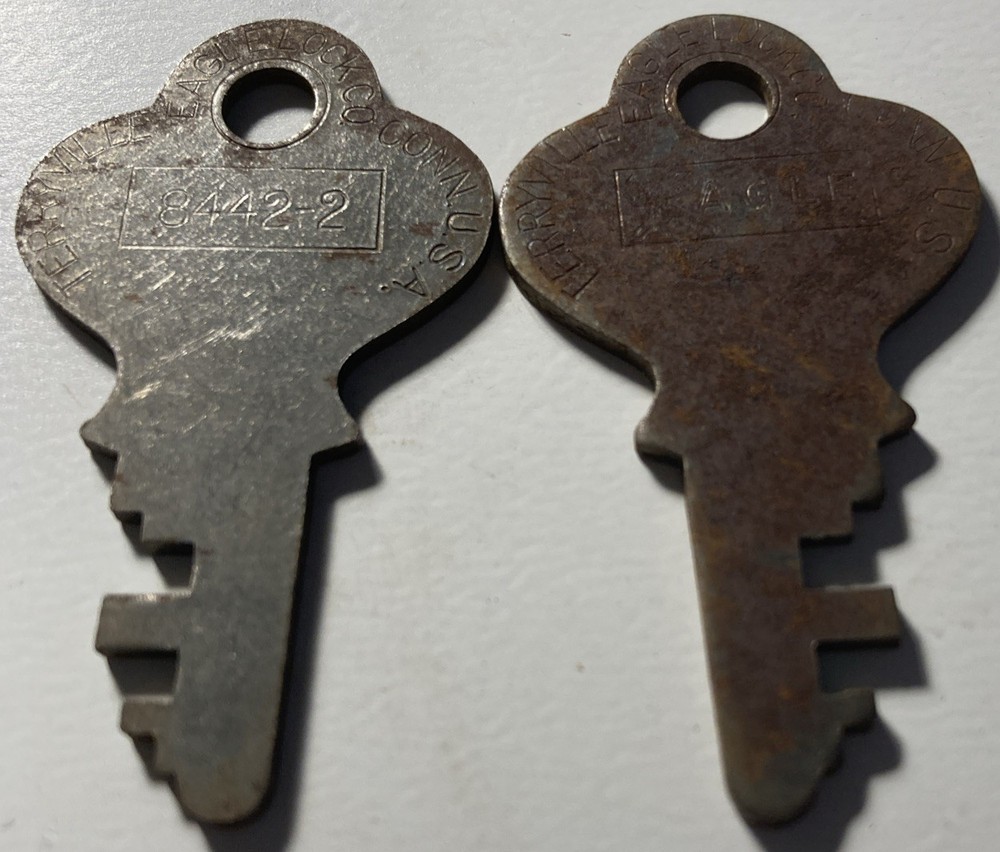 1 Eagle # 8442-2 Suitcase Trunk Key