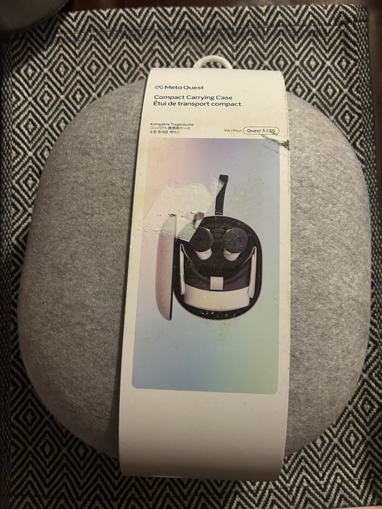 NEW Official Compact Carrying Case for Meta Quest 3/3S