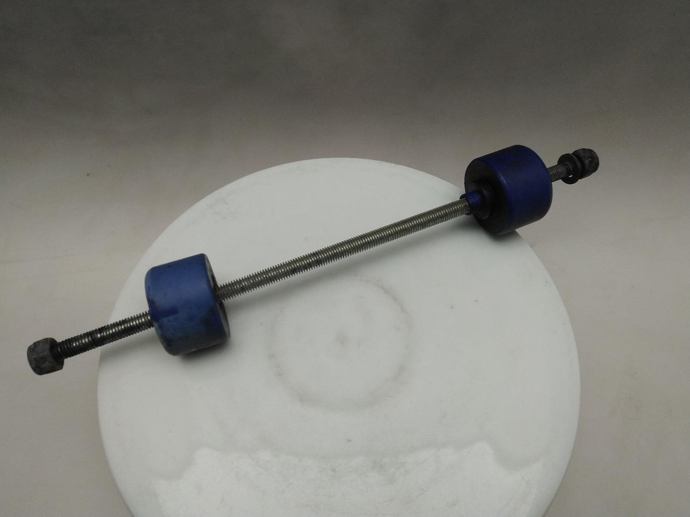 SUZUKI DRZ 400 Front Spindle 2000-2008