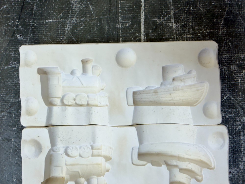 VINTAGE ALBERTA CERAMIC MOLD #643 BOAT TRAIN