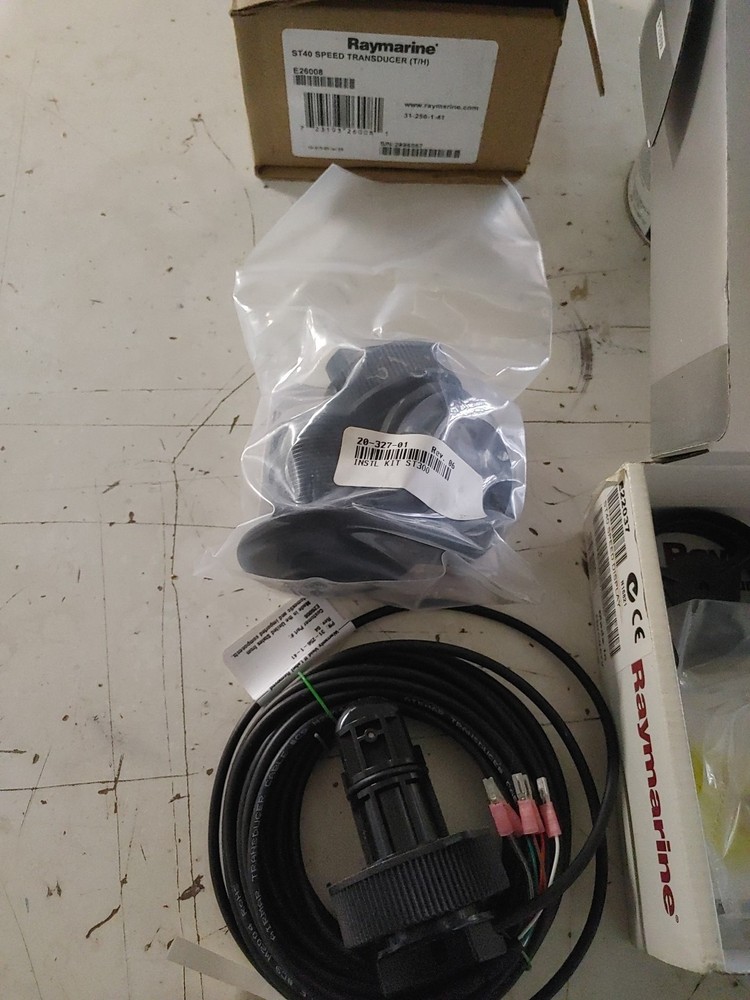 Raymarine E22037 With E26008