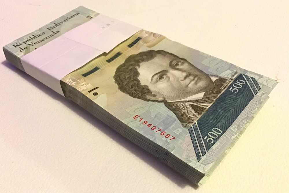 Venezuela Banknote Bundle. 100 X 500 Bolivares. Dated 2017. Unc.