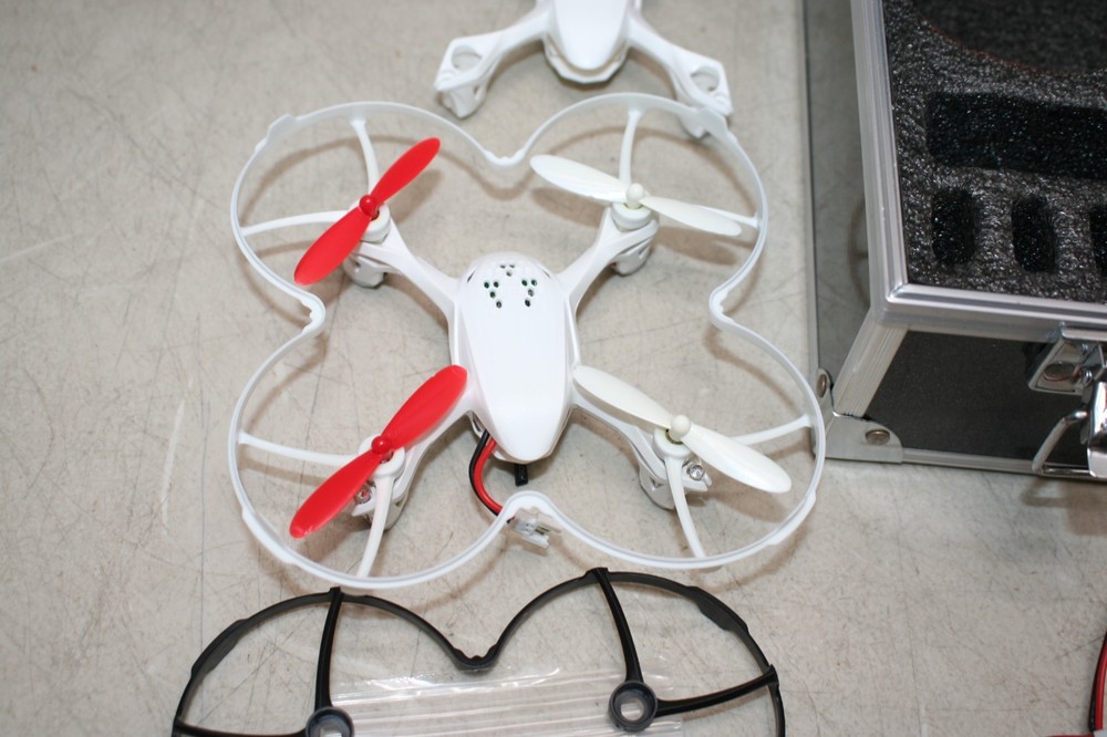 Hubsan H107D FPV X4 Mini RTF Quadcopter Drone with Extra Powers on -Untested