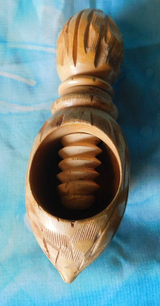 VINTAGE SQUIRREL ACORN LEAVES NUT BOWL W/ CRACKER & PICS + HANDHELD NUT CRACKER