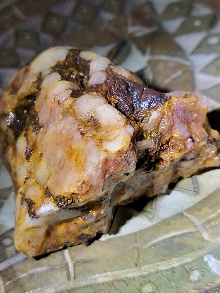 gold quartz specimen