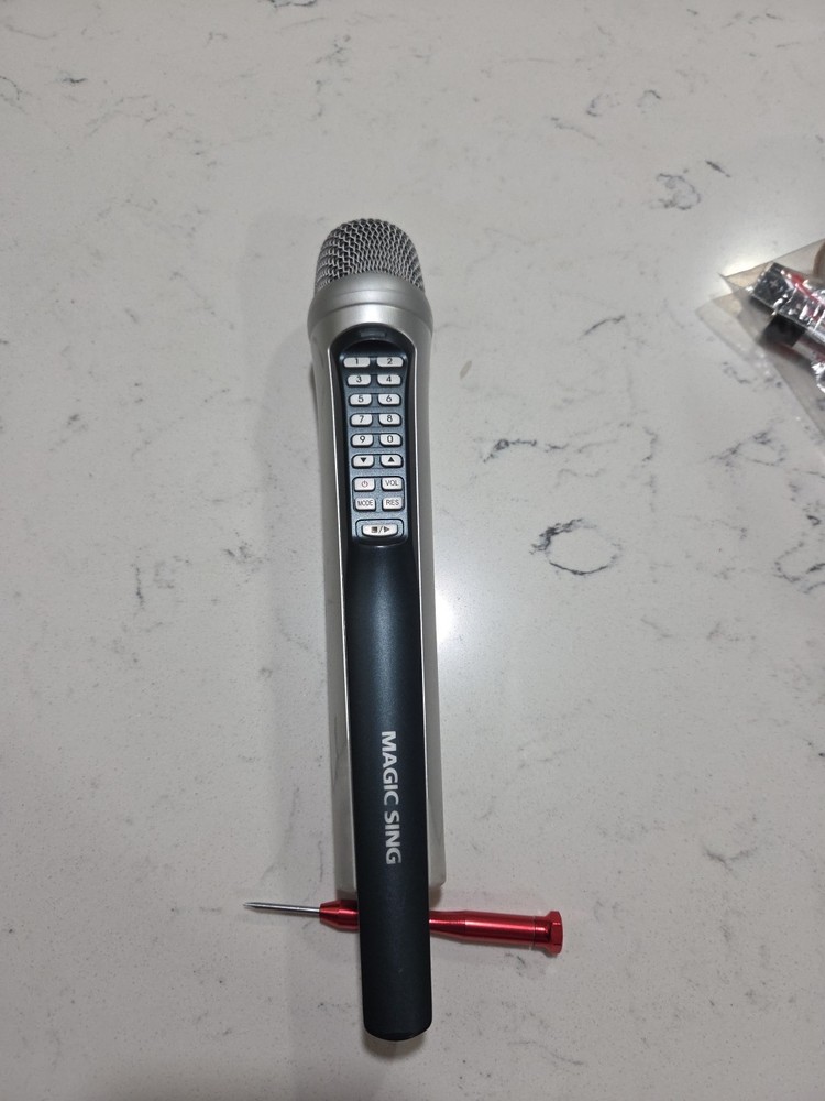 Magic Sing ET18K Portable Karaoke Microphone