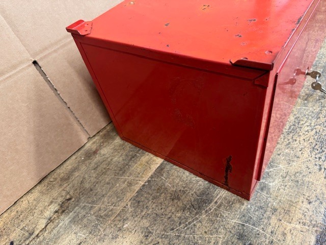 Vintage DAYTON 3 Drawer Intermediate Middle Tool Box Toolbox With Keys