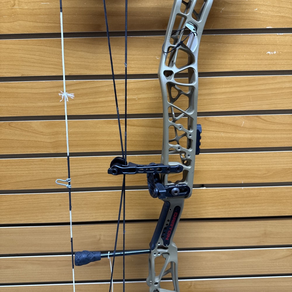 Item 3841 - Darton Archery Compound Bow - Tritech 35 - Flat Dark Earth