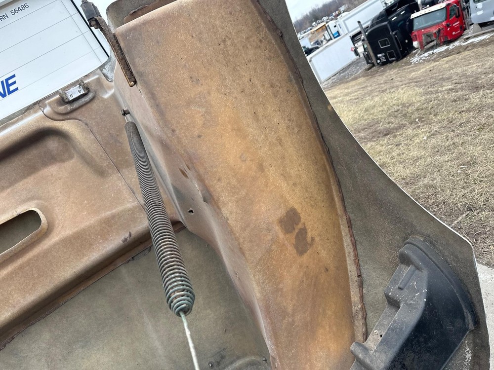 Peterbilt 386 Hood Spring - Used