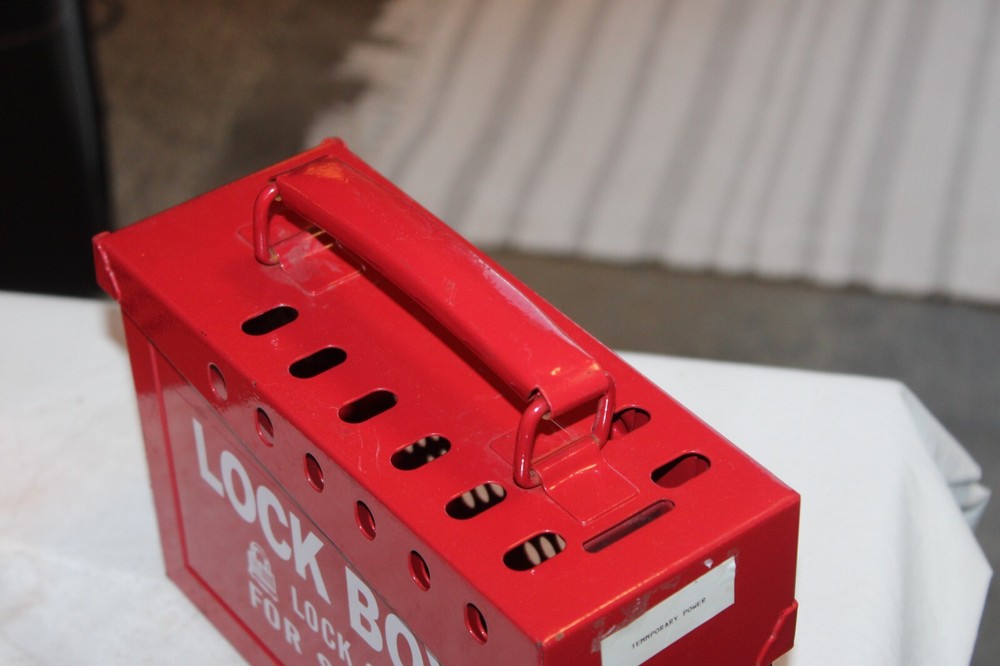 2 Master Lock Portable Group Lock Boxes 498A w/Tool