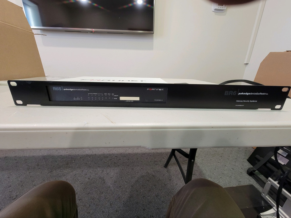 Pakedge R6S Router
