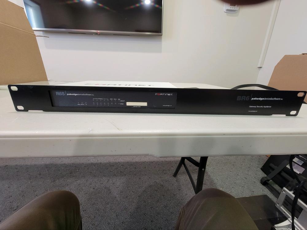 Pakedge R6S Router