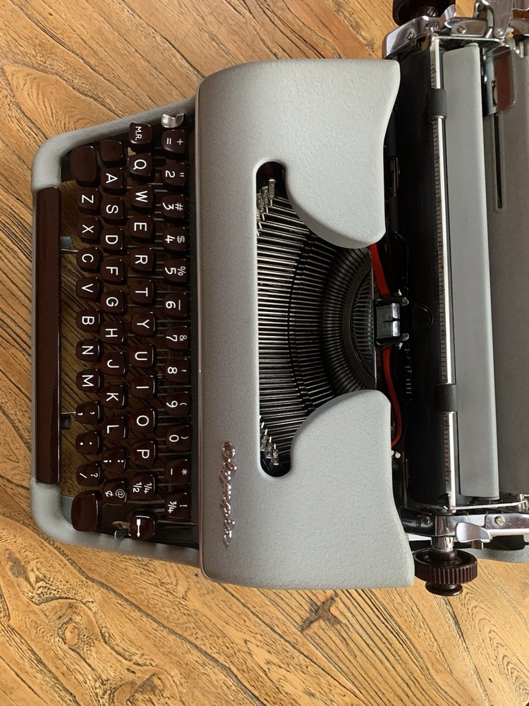 olympia sm2 typewriter, Congress Elite