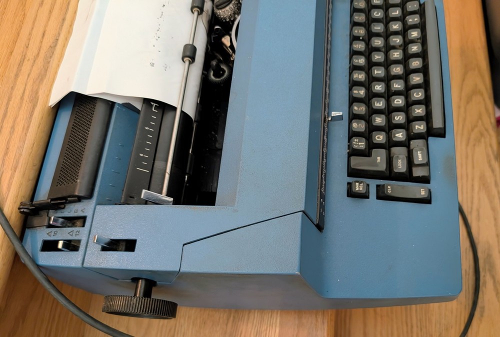 IBM Selectric II Correcting Typewriter Blue (See Description)