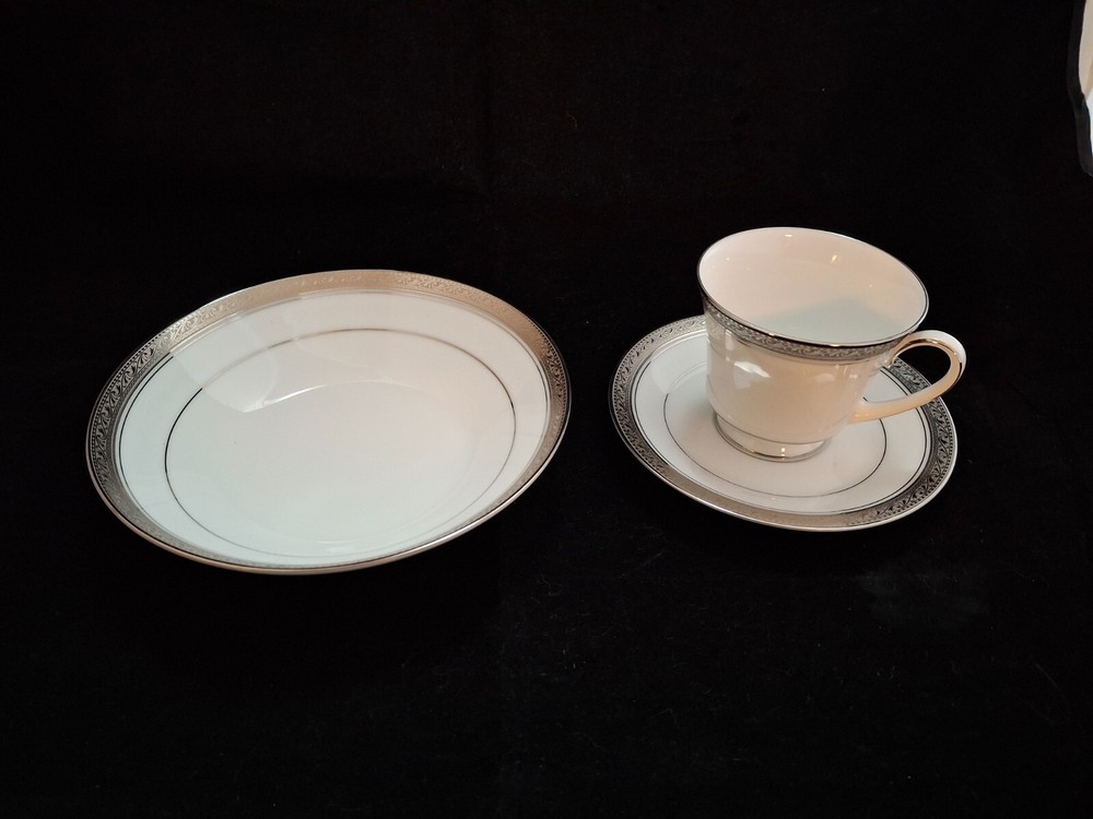 6 pc.place setting Legendary by Noritake Crestwood Platinum Dinnerware