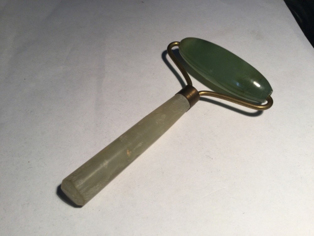 WHITE JADE GREEN JADE ROLLER