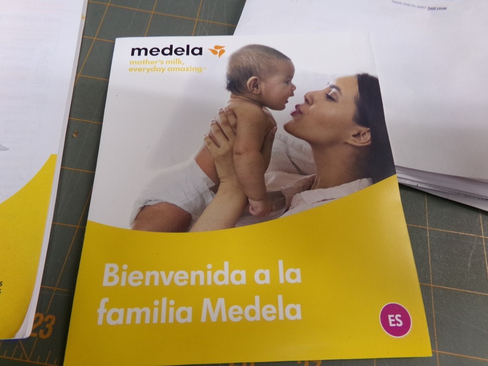 Medela Breast Pump W/ ACCESSORIES & CARRY CASE