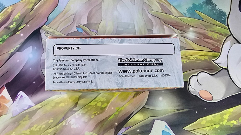 2012 Black & White Plasma Blast Pre-Release Deck Box Featuring Genesect