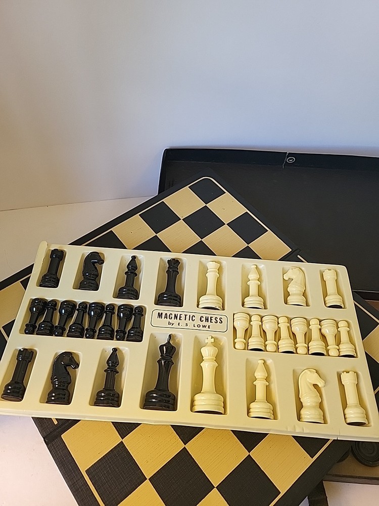 1968 E.S. Lowe Magnetic Chess Set No.815