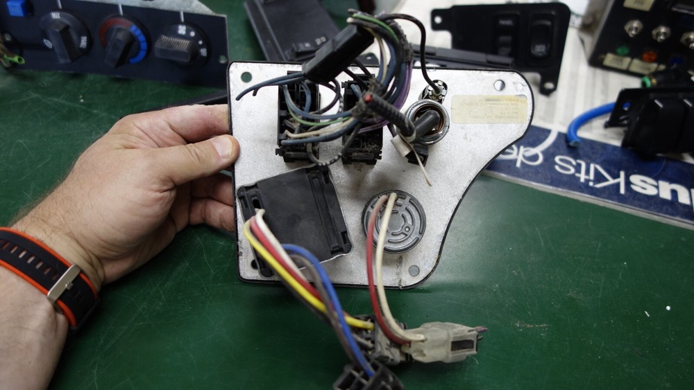 Peterbilt 17-05018M002 Dash Switch Panel