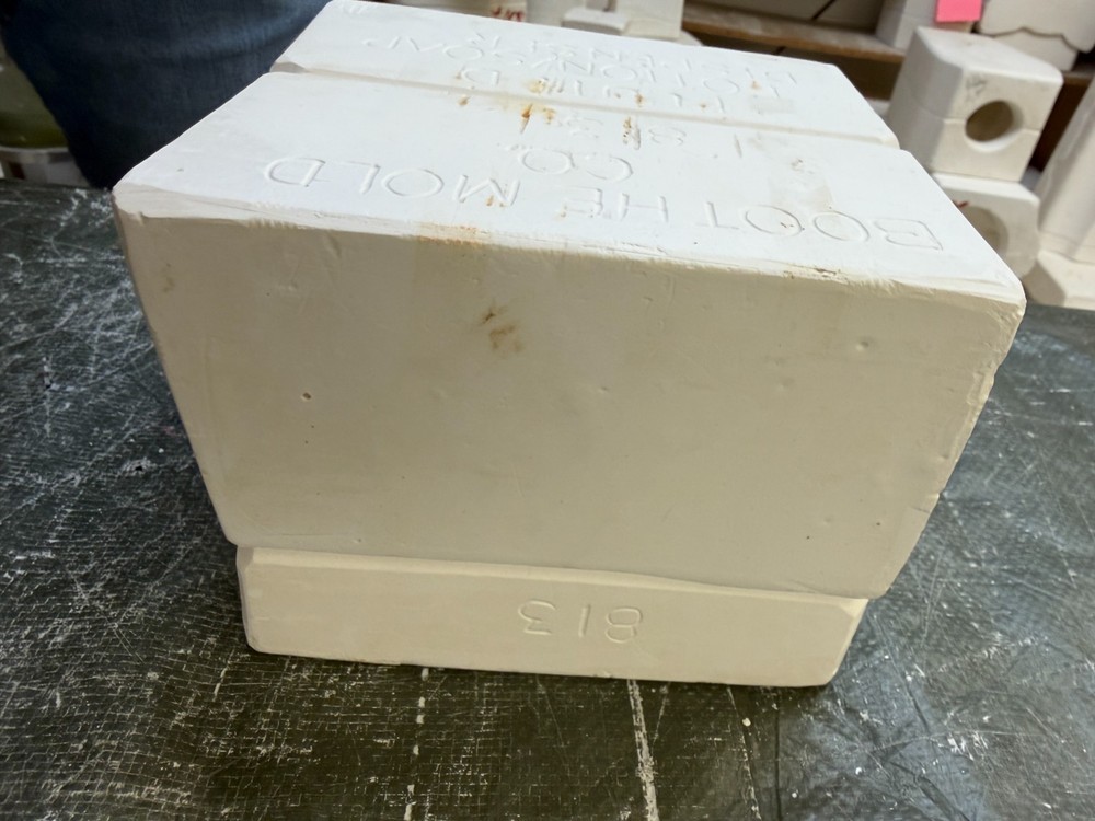 VINTAGE BOOTHE CERAMIC MOLD #813 FLUTED BASE PUMPER