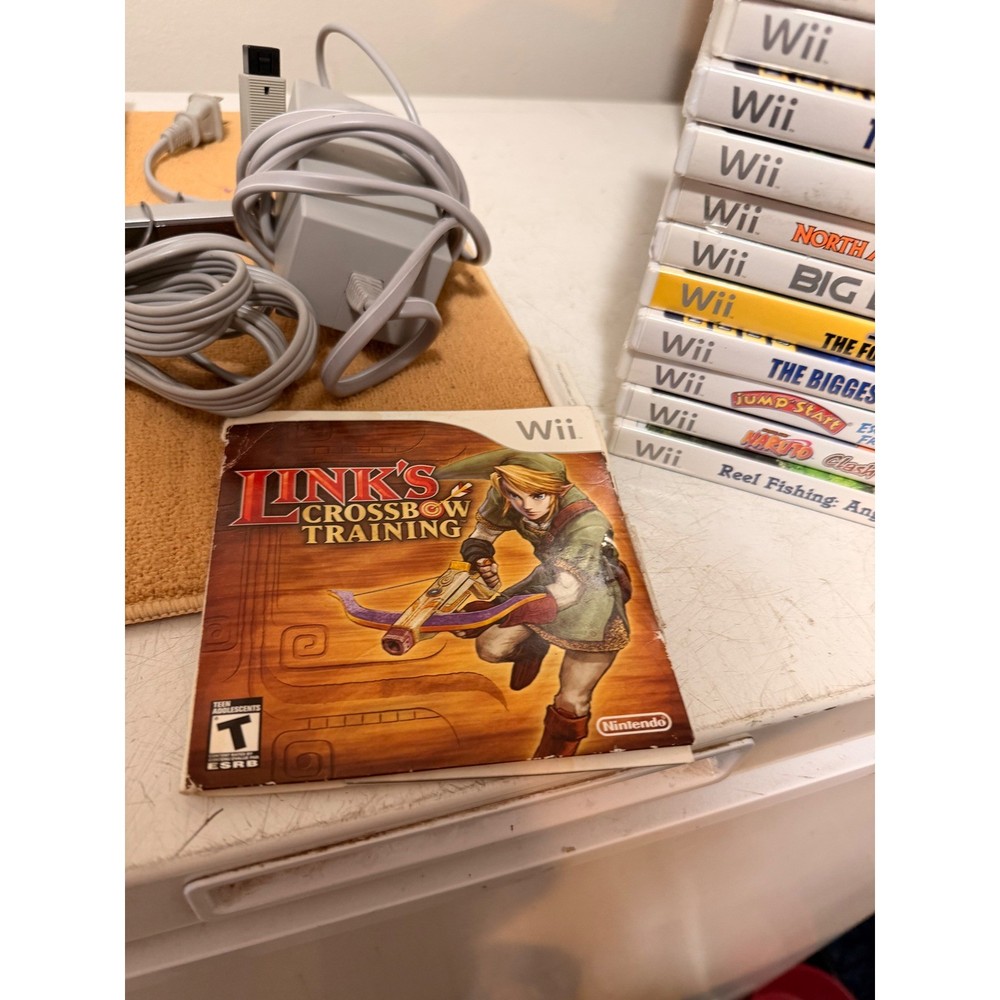 Nintendo Wii Console White Bundle with 13 games, Controller and Cords (tested)