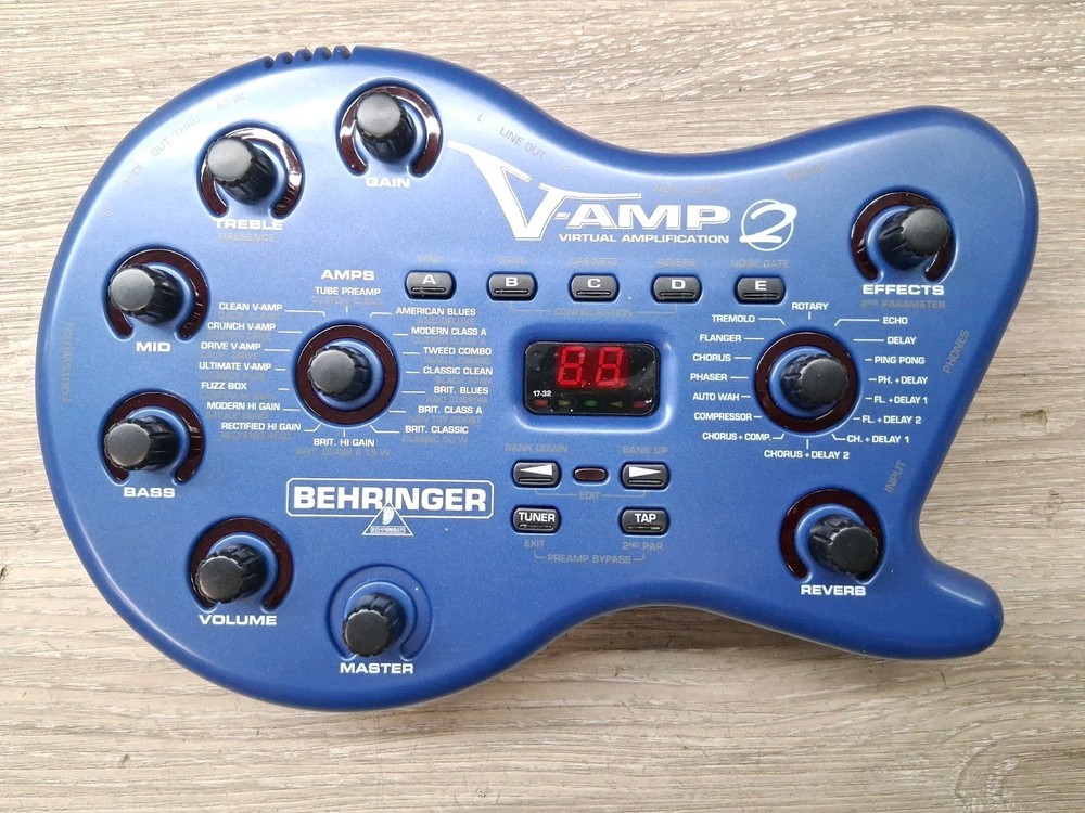 Behringer V-AMP 2 Virtual Guitar Amplifier Effects Processor w/ Footswitch & Bag