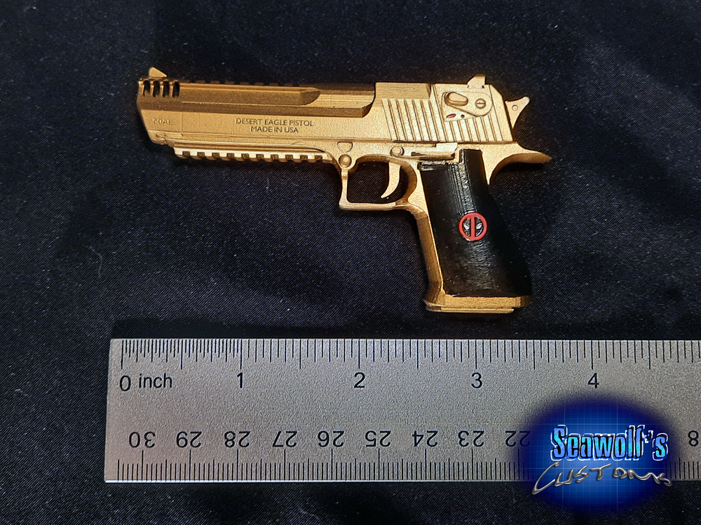 Deadpool - Golden Desert Eagle (Mini 3D Replica and Stand)