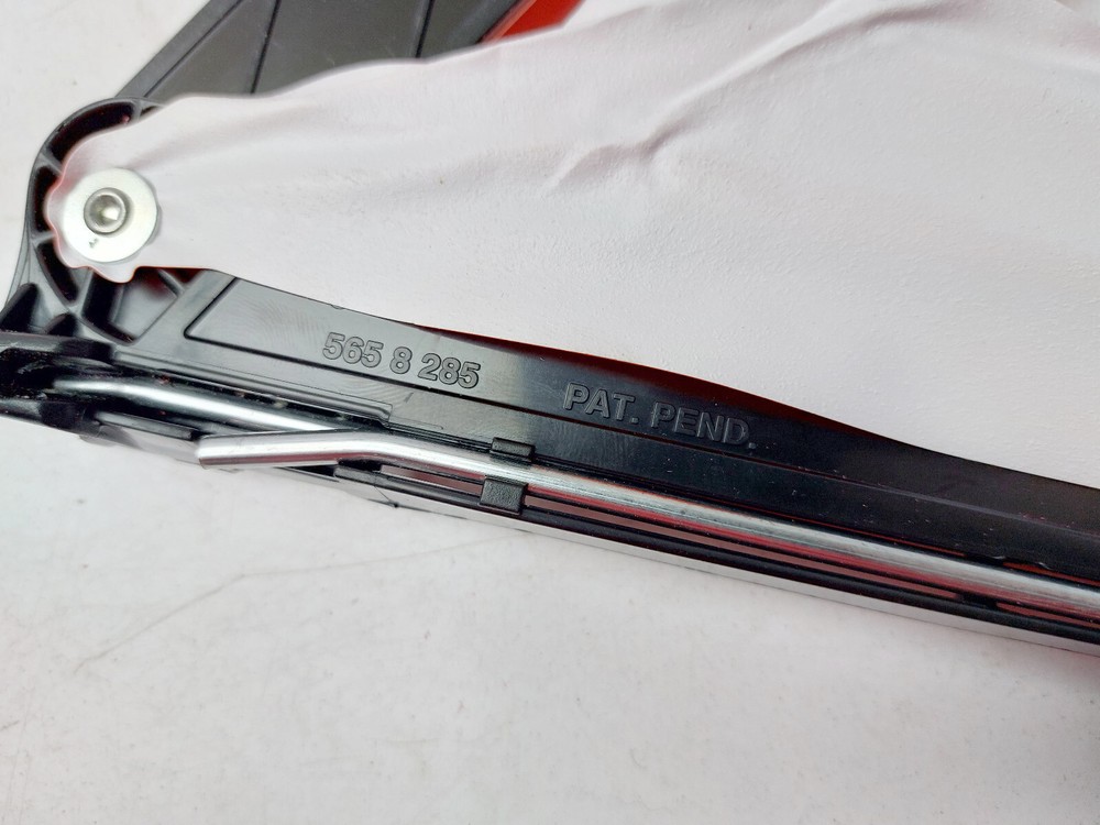 VOLVO V40 EMERGENCY HAZARD WARNING TRIANGLE 2014 5658258