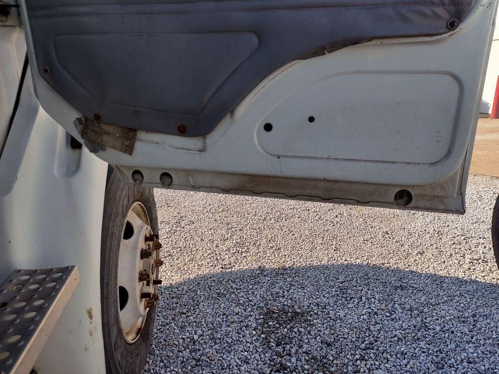 For 2000 FREIGHTLINER FL112 1994-2004 DOOR ASSEMBLY Right , IL