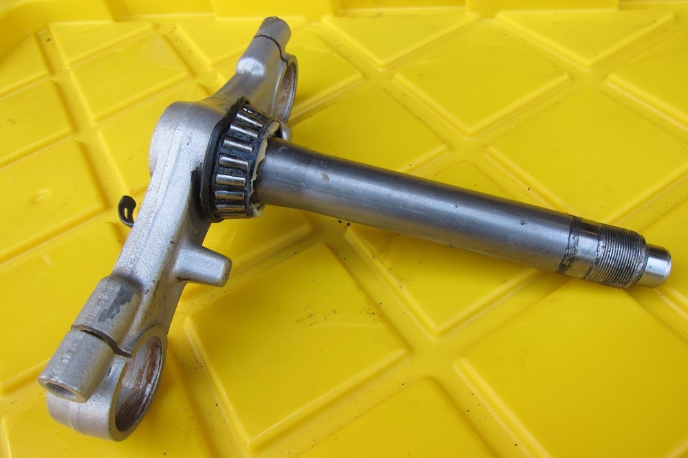 1997 SUZUKI GS500 E GS BOTTOM TRIPLE TREE