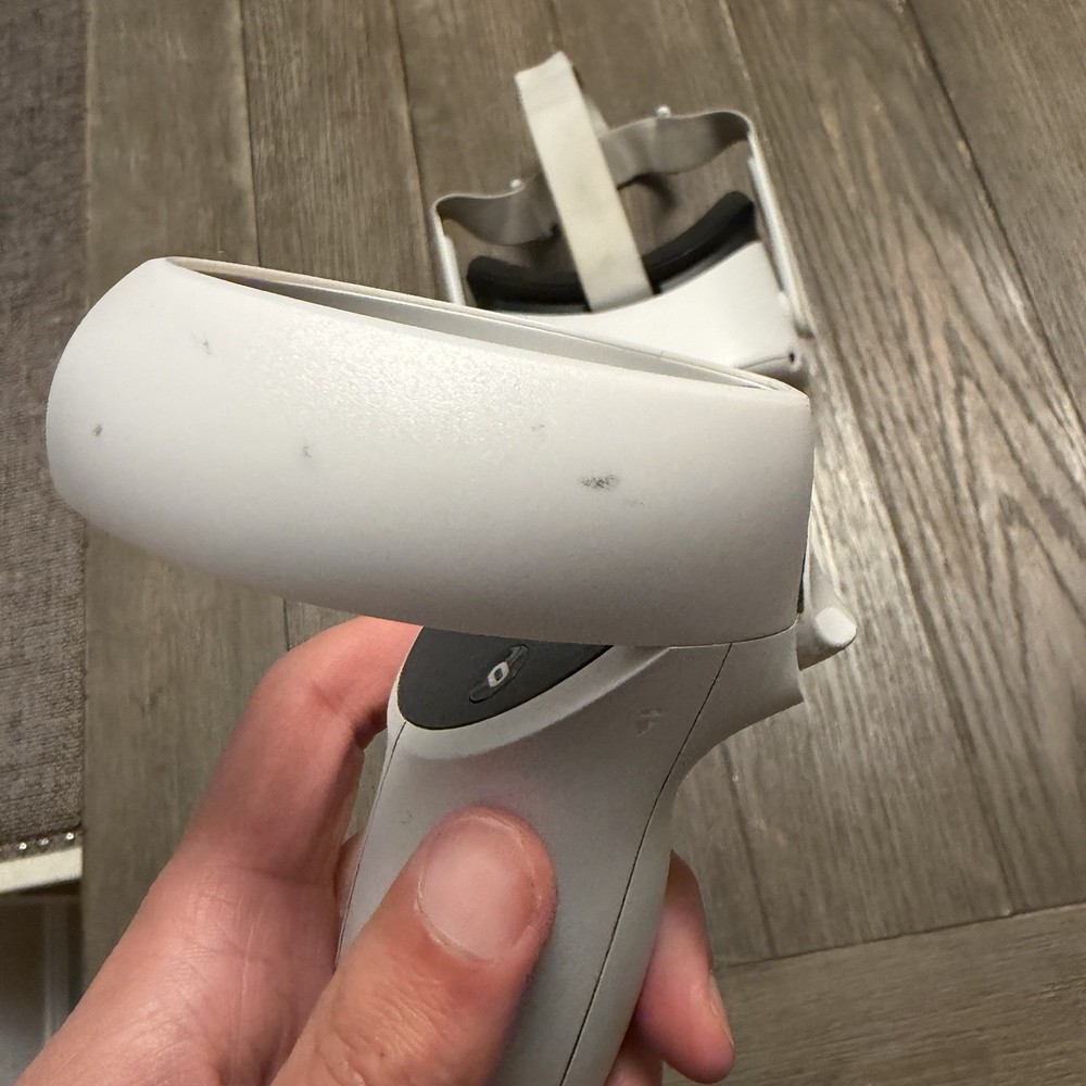 Meta / Oculus Quest 2 256gb with controllers - Fully Functional Needs Face Pad