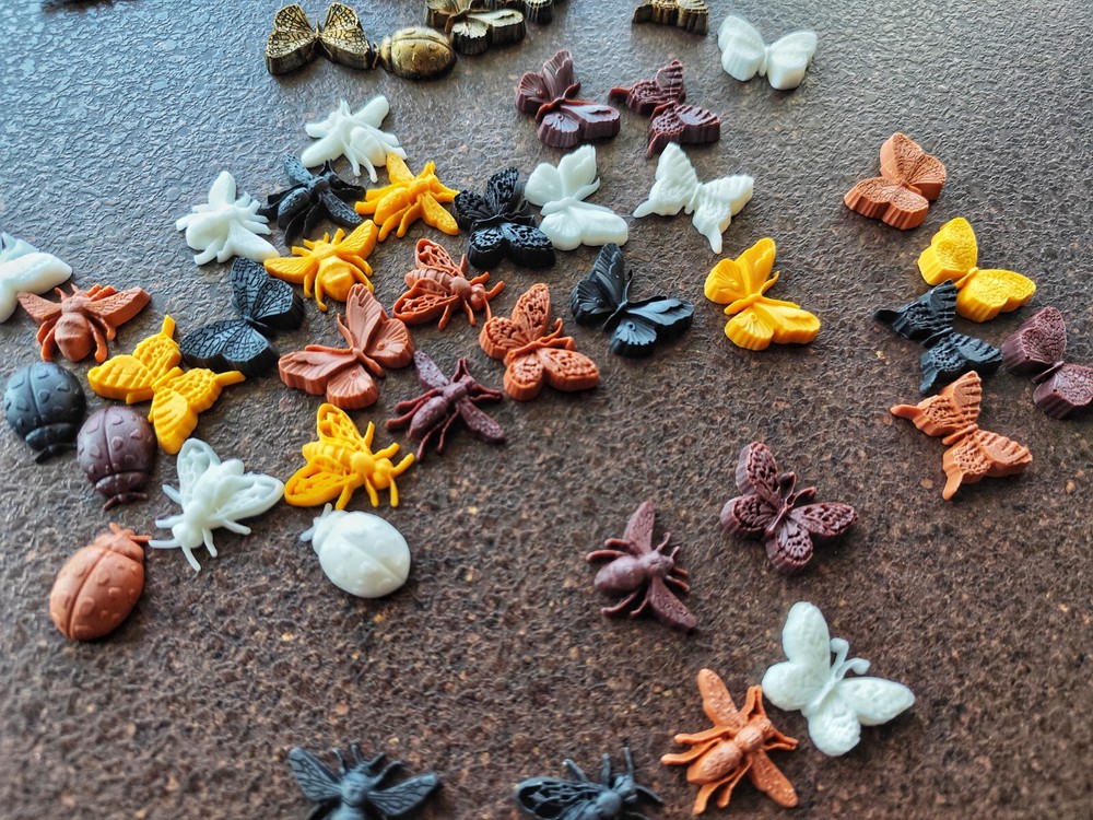 Silicone mold for 8 different artificial flying insects, Bee, Fly, Butterfly