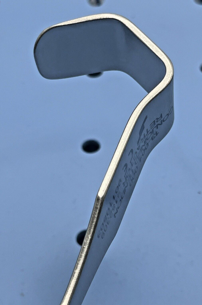 Conjoined Tendon Shoulder Retractor for Arthroplasty Surgical