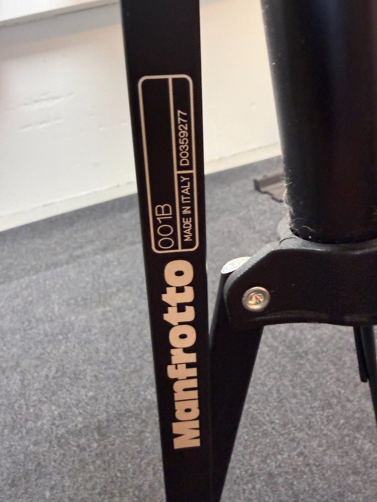 Manfrotto 001B Light Stand