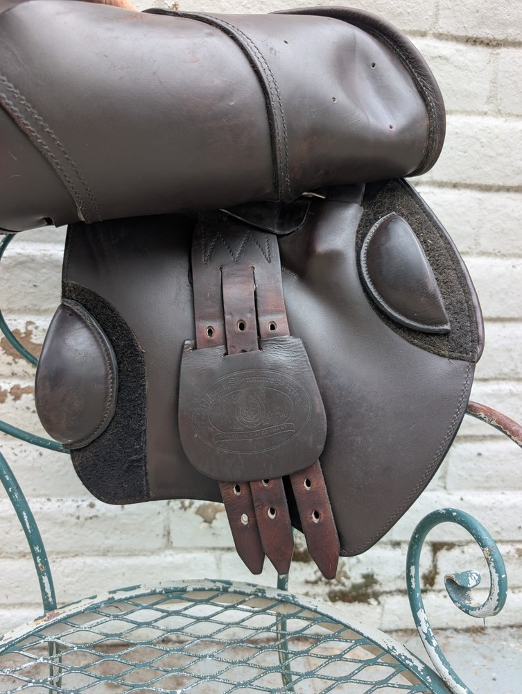 Scheleese Medium Wide Eagle Jump Saddle 18" Seat Excellent Condition Used